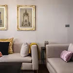 Picktheplace 3-Bedroom Portman Square