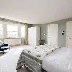 Elegant Primrose Hill Townhouse With Garden