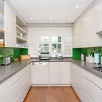 Stunning 4 Bedroom Home In Holland Park