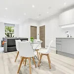 Wow Abbey Road Apartment - Sleeps Up To 8