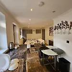 Spacious Guest Suite - Harrow