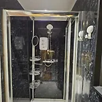 Spacious Guest Suite - Harrow