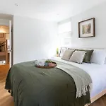 Stunning Cosy Apartment Near 02, Canary Wharf