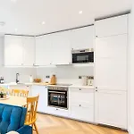 Stunning Cosy Apartment Near 02, Canary Wharf