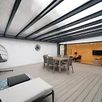 Spacious 3-Bed Split Level Flat On Portobello Road