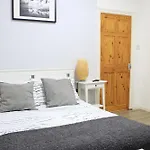 Modern Ground Floor Flat - 15 Min To Central London
