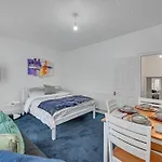 Cosy & Comfy Tottenham Apartment Sleeps 4
