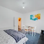 Cosy & Comfy Tottenham Apartment Sleeps 4
