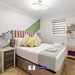 Last-Minute Offers ! Limited Time L Exclusive Deal On 2 Bedroom, High Spec Luxury Flat By Finesse Stays Short Lets & Serviced Accommodation London With Free Wifi