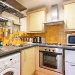 St 1 - Newly Refurbished Studio Flat - Close To Tube 1-2 Mins