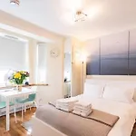 St 1 - Newly Refurbished Studio Flat - Close To Tube 1-2 Mins