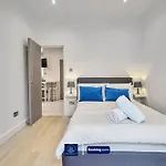 Last-Minute Secure L Exclusive Offer L Delightful 2-Bedroom Apartment In Tufnell Park L Sleeps Up To 5 Guests L By Live London Short Lets & Serviced Accommodation L