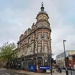 Premium Offers L Last-Minute Specials L Newly Renovated 1 Bedroom Flat By Live London Short Lets & Serviced Accommodation L