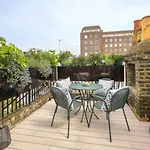 Luxury Shawfield Apartment In London