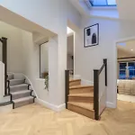 Stunning Rooms Available In Luxury House