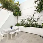 Luxury Shawfield Apartment In London