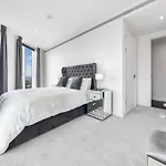18Th Floor Luxury 2 Bedroom, 2 Bathroom Sky View With Rooftop Access & Gym! Unbeatable Experience & Extreme Value!