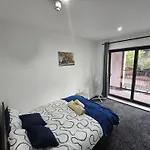 2Br Near Canning Town Stn Balcony Central Location
