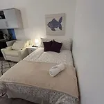 Spacious Studio Flat Paddington