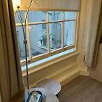 Spacious Studio Flat Paddington