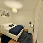 Cozy 1-Bedroom Flat