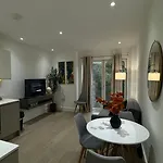Modern Apartment Near Central London