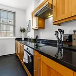1 Bed Apartment- Mayfair 6