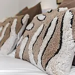 1 Bed Apartment- Mayfair 6