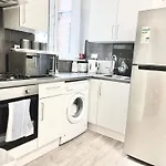 Complete Central Flat Netflix And Fast Wifi