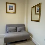 Two Bed Flat In Wimbledon