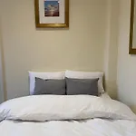 Two Bed Flat In Wimbledon