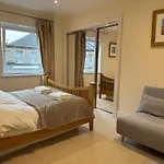 Two Bed Flat In Wimbledon