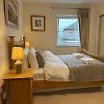 Two Bed Flat In Wimbledon