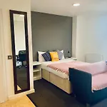 Stuhomes - Arundel House