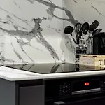 Mayfair Apartment With Private Terrace- 2 Bed