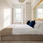 Chic & Sunlit Earls Court Flat