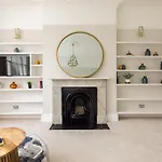 Chic & Sunlit Earls Court Flat