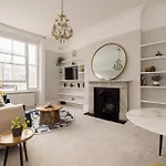 Chic & Sunlit Earls Court Flat