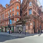 Piccadilly, Soho 1 Bedroom Sleep 6 Vr1
