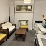 Apartment Near Alexandra Palace, London
