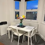 Apartment Near Alexandra Palace, London