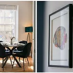 Stylish 2 Bed Flat On The Iconic Portobello Road