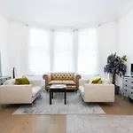 Modern 2Br Flat Near Shepherds Bush & Westfield