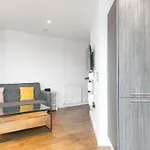 Trendy East London Studio Art73