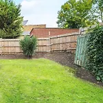 Spacious 2-Bed Flat, Acton