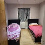2 Bedroom Flat - Travel Direct To Heathrow/Central