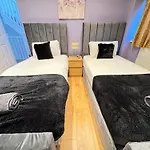 Spacious 6 Bed House 10 Beds In Blackheath