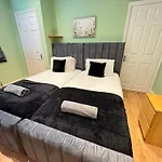 Spacious 6 Bed House 10 Beds In Blackheath