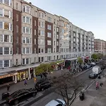 Kensington Gardens 2 Bedroom Flat With A Balcony