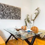 Bright And Spacious Notting Hill Nest
